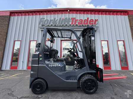 Propane Forklifts  Toyota 8FGCU25 (1)