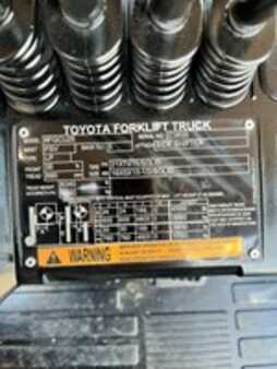 Propane Forklifts  Toyota 8FGCU25 (8) 