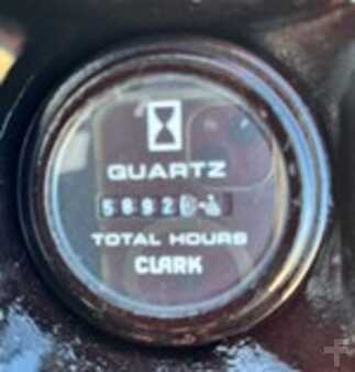 Chariot élévateur gaz - Clark GCX25 (6)