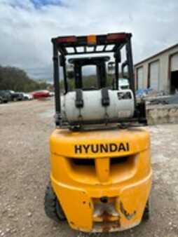 Propane Forklifts  Hyundai 30L 7A (3) 