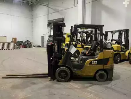 Montacargas GLP 2012  CAT Lift Trucks 2C6000 (1)