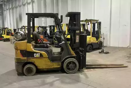 Montacargas GLP 2012  CAT Lift Trucks 2C6000 (2)