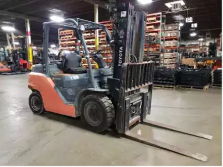 Propane Forklifts 2015  Toyota 8FG35U (1)