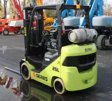Propane Forklifts 2023  Clark S25CL (1)