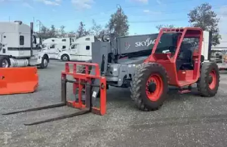 Telehandler Fixed 2017  Skyjack SJ843 TH (1)