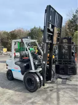 Propane Forklifts 2015  Unicarriers FHG30L-A1 (2)