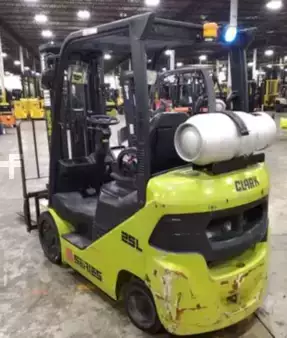 Propane Forklifts 2022  Clark S25CL (2)