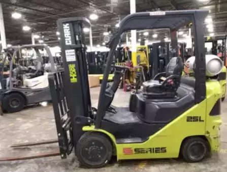Propane Forklifts 2022  Clark S25CL (8)