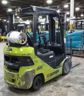 Propane Forklifts 2022  Clark S25CL (1)