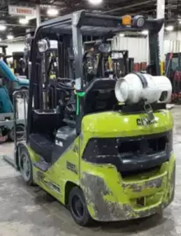 Propane Forklifts 2022  Clark S25CL (4)