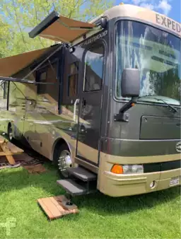 Misceláneos 2005  Fleetwood Expedition 34M (36)