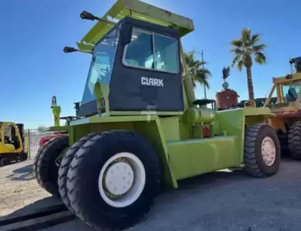 Montacargas diésel - Clark C500YS300 (1)