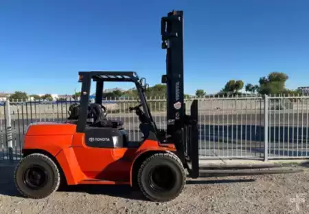 Diesel Forklifts 2002  Toyota 7FGCU60 (2)
