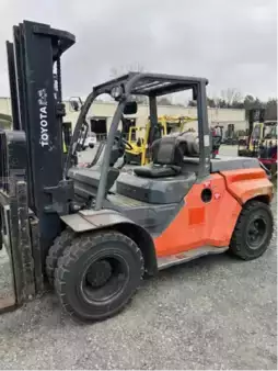 Propane Forklifts 2014  Toyota 8FG70U (1)