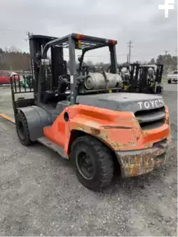 Propane Forklifts 2014  Toyota 8FG70U (2)