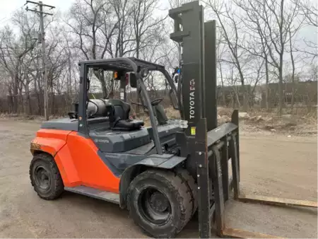 Propane Forklifts 2018  Toyota 8FG70U (2)