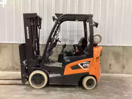 Propane Forklifts 2022  Doosan GC25S-9 (1)