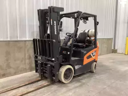 Propane Forklifts 2022  Doosan GC25S-9 (2)