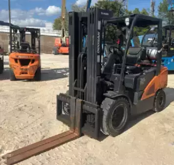 Propane Forklifts 2019  Doosan G25NC (1)