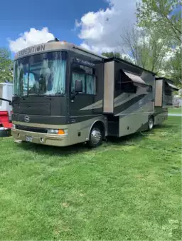 Other 2005  Fleetwood Expedition 34M (1)
