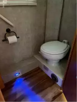 Other 2005  Fleetwood Expedition 34M (31)