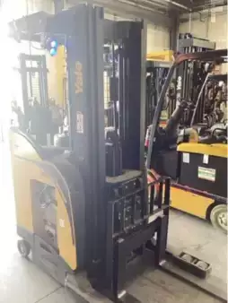 Montacargas Eléctrico (4 ruedas) 2021  Yale NR045EB (1)