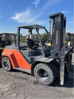 Diesel Forklifts 2018  Toyota 8FD70U (1)
