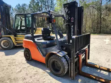 Diesel Forklifts 2015  Toyota 8FD40U (4)