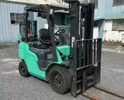 Montacargas diésel 2020  Mitsubishi FD25N (1)