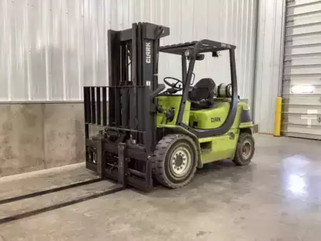 Propane Forklifts 2006  Clark CMP40L (1)
