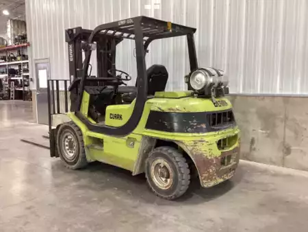 Propane Forklifts 2006  Clark CMP40L (2)
