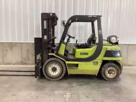 Propane Forklifts 2006  Clark CMP40L (3)