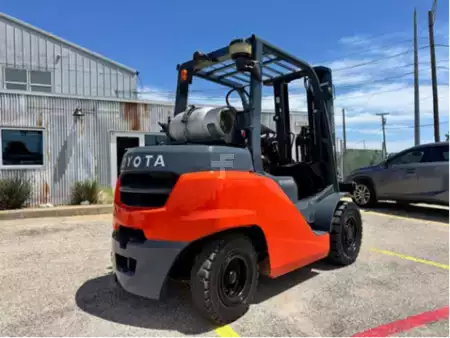 Montacargas GLP 2018  Toyota 8FG35U (2)