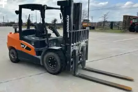 Diesel Forklifts 2023  Doosan D55C-9 (1)