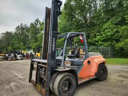 Diesel Forklifts 2016  Toyota 8FD80U (1)