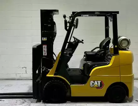 Chariots élévateurs GPL  CAT Lift Trucks 2C5000 (1)