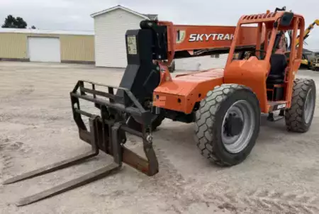 Manipulador Telescópico fijo  SkyTrak 6036 (1)