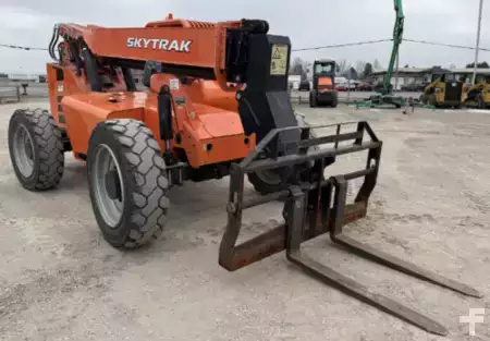 Manipulador Telescópico fijo  SkyTrak 6036 (6)