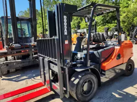 Chariots élévateurs diesel  Doosan D45S (1)