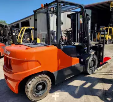 Chariots élévateurs diesel  Doosan D45S (2)