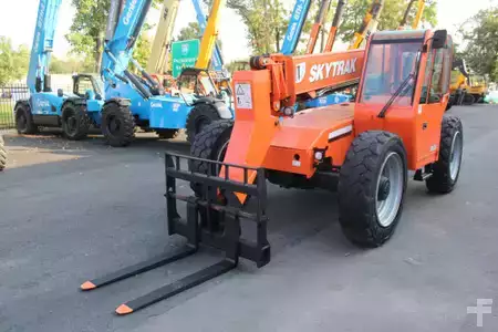 Manipulador Telescópico fijo  SkyTrak 6036 (1)
