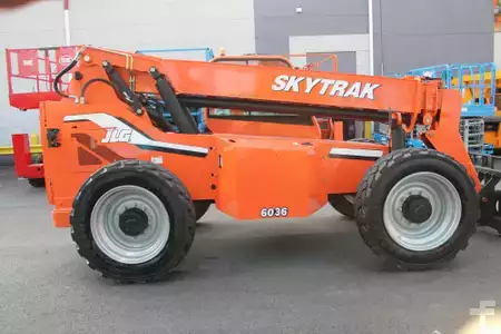 Manipulador Telescópico fijo  SkyTrak 6036 (5)