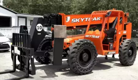 Manipulador Telescópico fijo  SkyTrak 10054 (1)