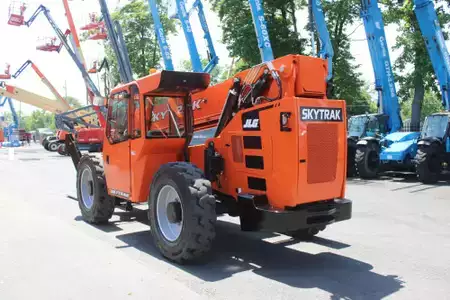 Manipulador Telescópico fijo  SkyTrak 12054 (2)