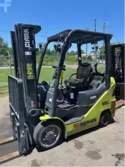 Chariots élévateurs GPL  Clark S25CL (1)