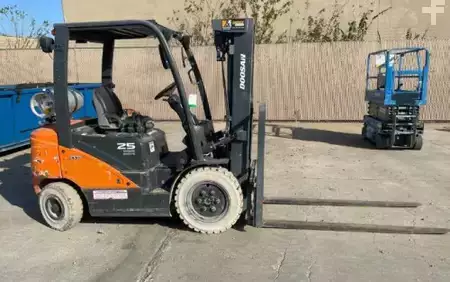 Diesel Forklifts 2019  Doosan G25N-7 (1)