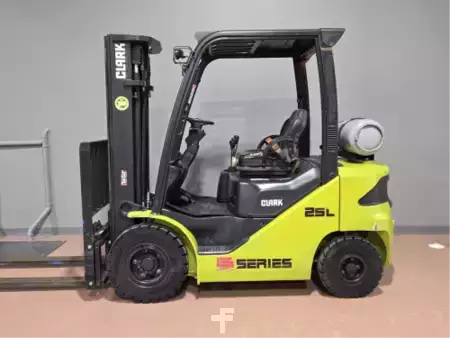 Propane Forklifts 2021  Clark S25CL (2)