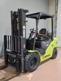 Propane Forklifts 2021  Clark S30L (1)