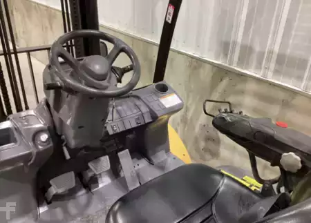 Propane Forklifts 2011  CAT Lift Trucks P8000 (2)