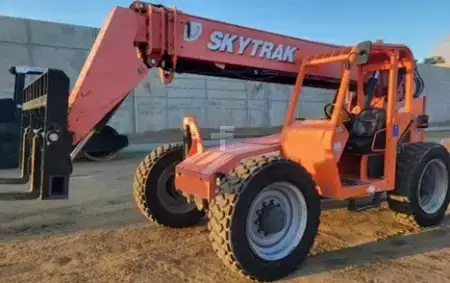 Manipulador Telescópico fijo  SkyTrak 6042 (1)